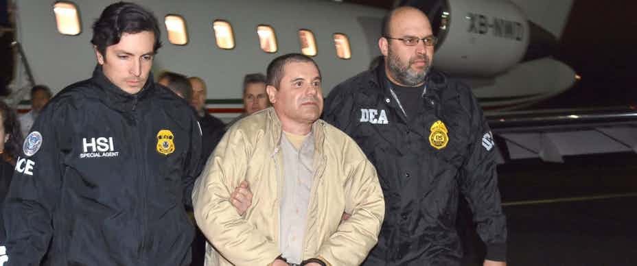 Trùm ma túy Joaquin "El Chapo" Guzman được mệnh danh là “vua” vượt ngục xứ Mexico. Guzman nổi tiếng thế giới khi từng 2 lần vượt ngục. Những  vụ vượt ngục của y có nhiều chi tiết bất ngờ, thậm chí là khó tin.